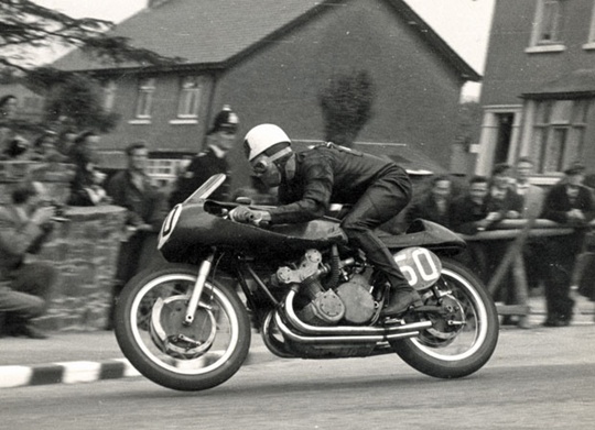 Geoff Duke (500cc Gilera) descends Bray Hill on his way to victory in the 1955 Senior TT.