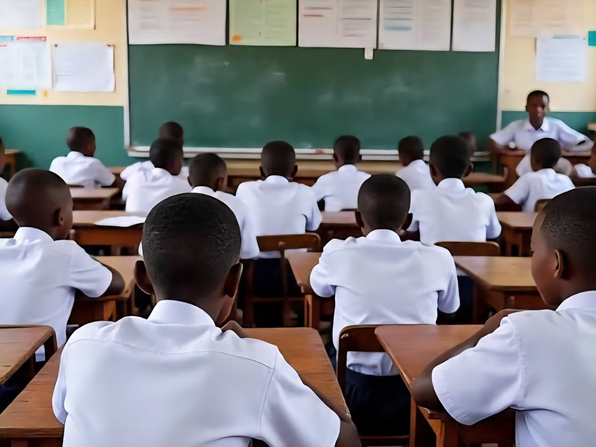Naija_PR's tweet photo. The Nigerian government has added Chinese language, Mandarin, as one of the foreign languages to be taught in senior secondary schools across Nigeria. https://t.co/mxXsyhTFdd