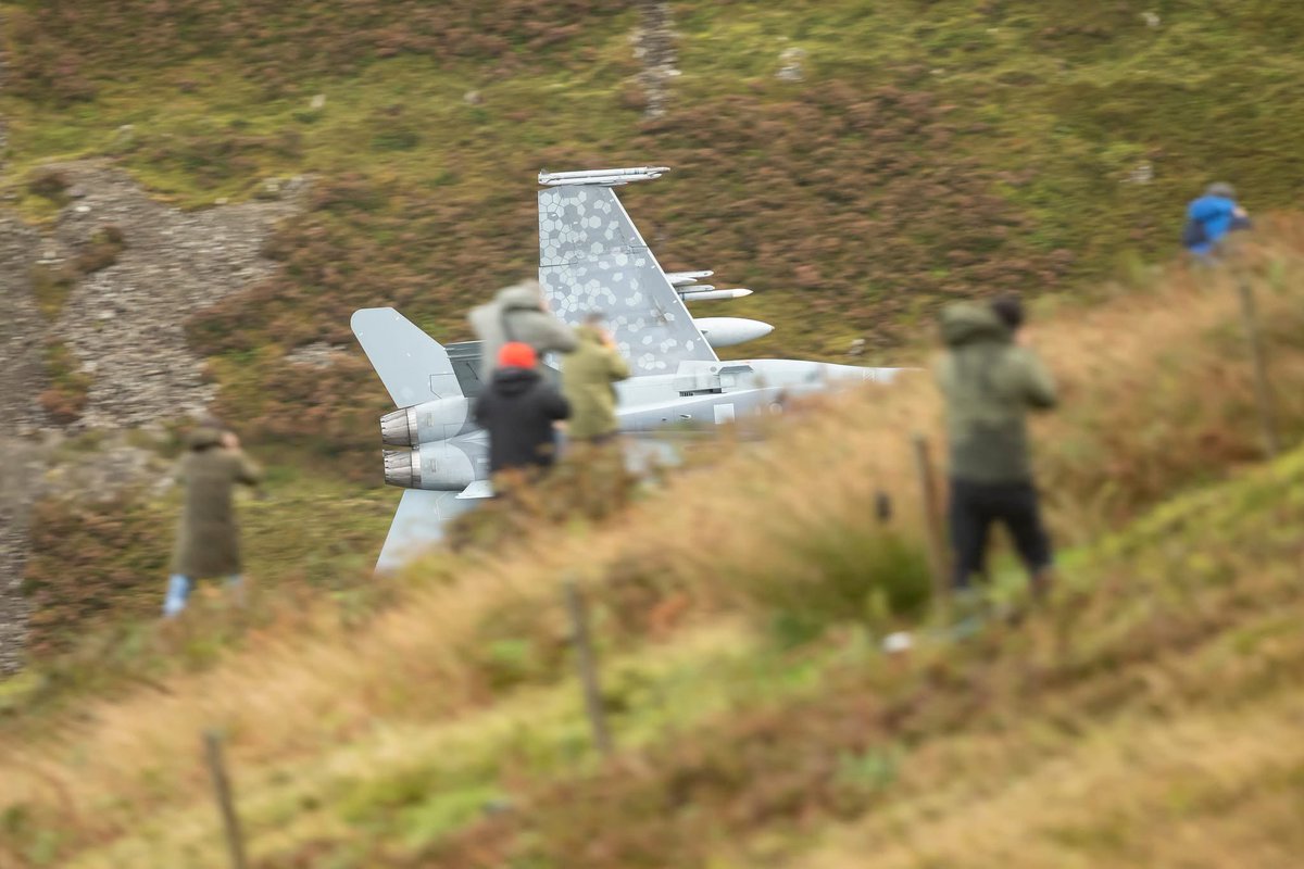 welshi233's tweet image. Royal Canadian Air Force  CF F18 Hornet Low Level Mach Loop Wales 🏴󠁧󠁢󠁷󠁬󠁳󠁿 🇨🇦 #rcaf #Canada #f18 #f18hornet #machloop #wales
