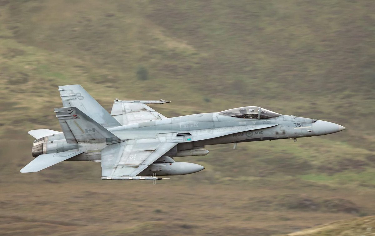 welshi233's tweet image. Royal Canadian Air Force  CF F18 Hornet Low Level Mach Loop Wales 🏴󠁧󠁢󠁷󠁬󠁳󠁿 🇨🇦 #rcaf #Canada #f18 #f18hornet #machloop #wales