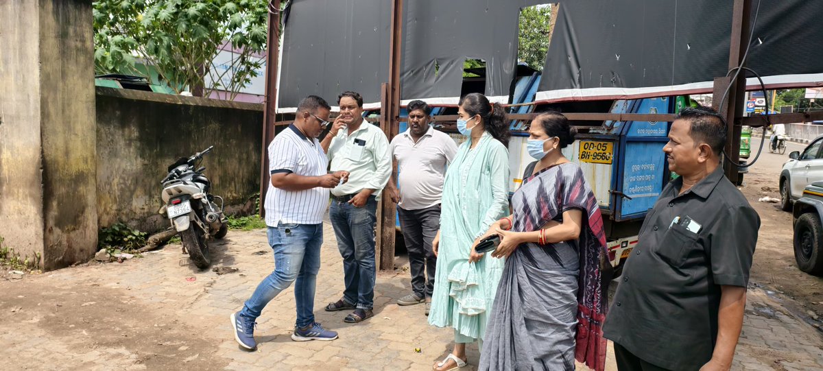 sofiafirdous1's tweet image. Responding to citizens’ concerns over poor waste management in Barabati–Cuttack, I conducted an inspection at the Satichoura Transit Zone, illegal dumping sites, and the Chakradharpur bio-mining project.

Discussed with Commisioner and officials 
🔹 to maintain permanent…