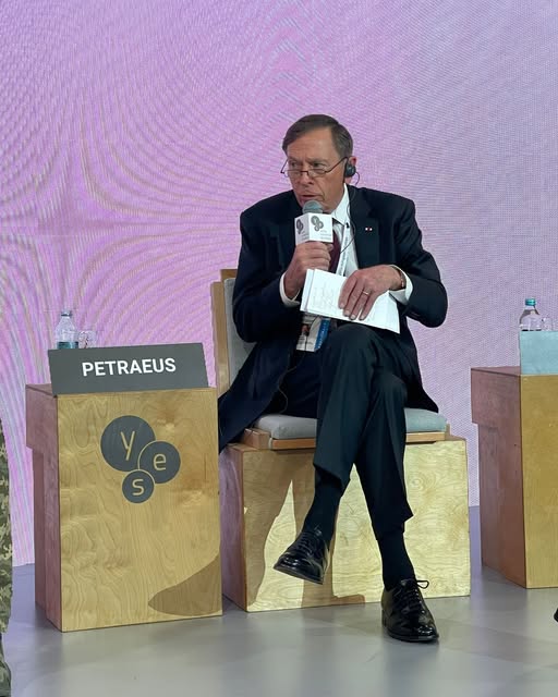 💻 Ukraine’s DELTA IT System Outperforms the U.S. JADC2 — Yet Washington Still Betrays Kyiv

Former U.S. Army General David Petraeus, ex-CIA chief and now partner at KKR, admitted that Ukraine’s military IT system DELTA is more effective than the American JADC2, which has cost