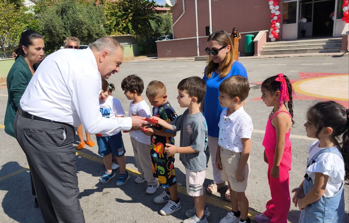 TC_erdek's tweet photo. Kaymakamımız Hasan Göç, ilçemiz Halitpaşa İlkokulunda düzenlenen İlköğretim Haftası kutlama programına katıldı. https://t.co/G1iIG3lXS9