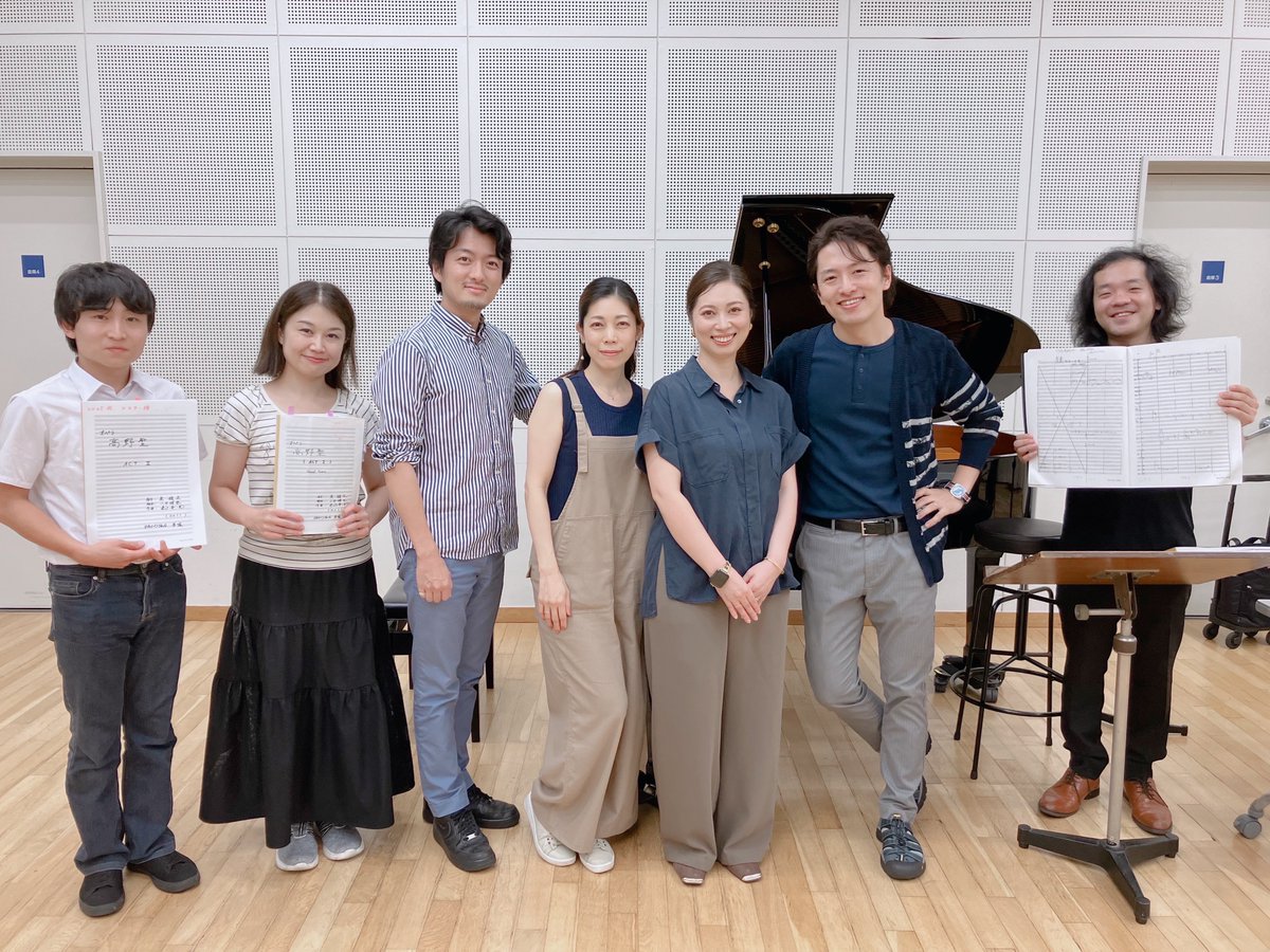 IshikawaONGAKU's tweet photo. 全国共同制作オペラ「高野聖」
いよいよ音楽稽古がスタート❣️期待が高まります🥹

今回の参加は、城宏憲さん、冨平安希子さん、今井俊輔さん、カヴァーの新堂由暁さん、湯浅桃子さん、副指揮 藤村知史さん、下村景さん、コレペティ山下百恵さんでした。
（お写真は今井さん帰られた後ですみません🙇） https://t.co/oj7mI3ZQ5Z