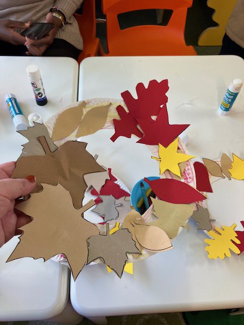 GreenwichLibs's tweet image. We had a great #MessyMorning session at #ColdharbourLibrary yesterday! 🍁 We made autumn wreaths using different colours, shapes and lots of glue 🎨 Join the fun on Tuesdays at 10.30-11.30am to make friends, borrow books and more #CraftingFun! 📚 #LoveYourLibrary