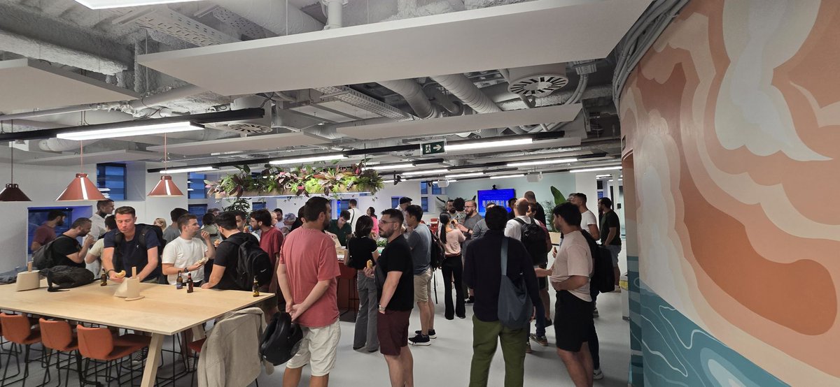 ReactJsBCN's tweet image. Last night was amazing! 🔥🔥🔥
Thanks to everyone who made it to our biggest meetup yet!
A huge thanks to our speakers Yasminn Vaz and Jordi López Galera for some top-notch presentations around testing and ESLint.
Hope to see everybody again soon.