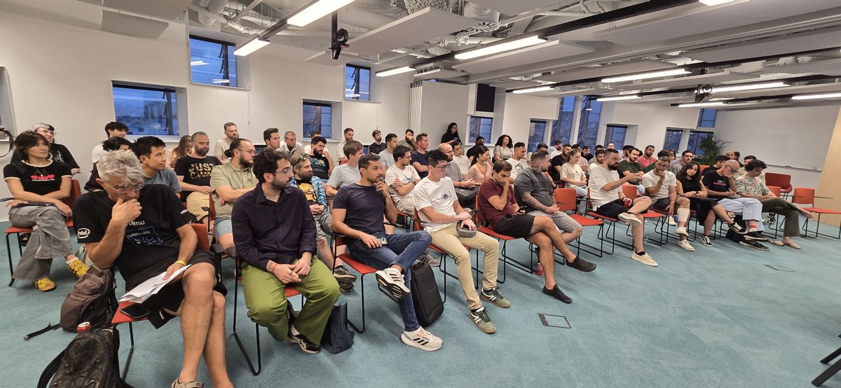 ReactJsBCN's tweet image. Last night was amazing! 🔥🔥🔥
Thanks to everyone who made it to our biggest meetup yet!
A huge thanks to our speakers Yasminn Vaz and Jordi López Galera for some top-notch presentations around testing and ESLint.
Hope to see everybody again soon.