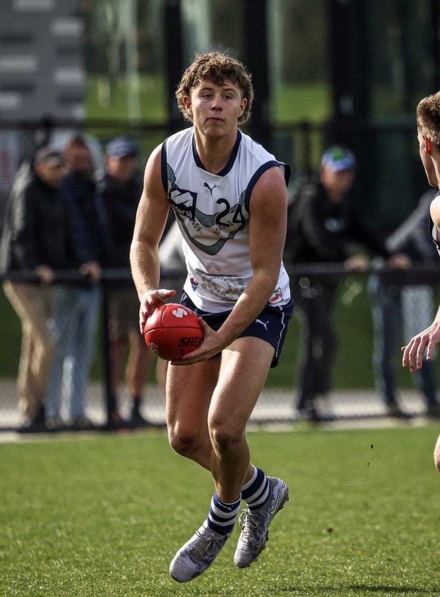 Brodie Atkins takes out the Morrish Medal.
People around Gippsland Power joke you can basically write down Atkins’ stats pre-game - 20+ disposals, 5+ tackles, 5+ clearances.
Unbelievable consistency as a two-way midfielder.

#AFLDraft

🎥: Maddie Green