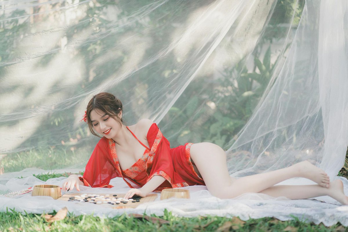 oltaemge21566's tweet image. Just crushed a Go match with a sneaky 3-3 invasion!��⚫⚪Feeling the board&apos;s flow today. Keep studying those joseki, friends! #GoBoardGame #StrategyVibes