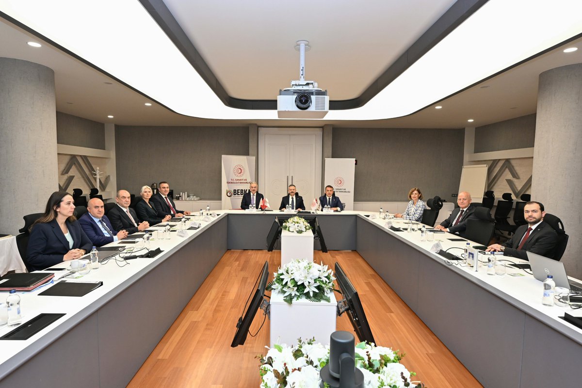 BursaValiligi's tweet photo. Bursa Eskişehir Bilecik Kalkınma Ajansı (#BEBKA) Eylül Ayı Yönetim Kurulu Toplantısı, Eskişehir Valisi Sayın Hüseyin Aksoy başkanlığında; Valimiz Sayın Erol Ayyıldız, Bilecik Valisi Sayın Faik Oktay Sözer ve yönetim kurulu üyelerinin katılımıyla "TEI Eskişehir Yerleşkesi"nde gerçekleştirildi.