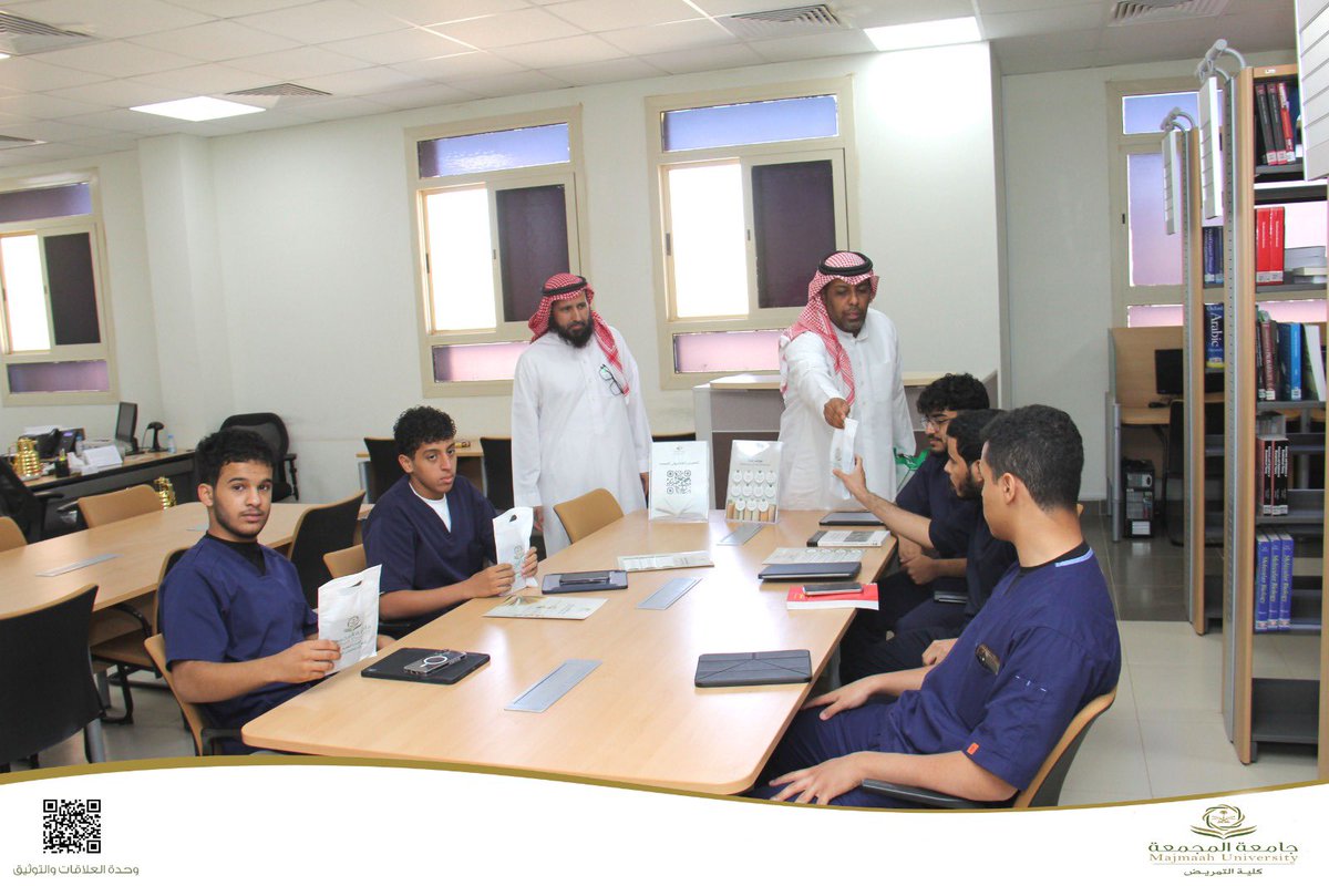 طلاب #كلية_التمريض بـ #جامعة_المجمعة يزورون مكتبة الكلية ضمن فعاليات أسبوع المكتبة؛ للتعرف على ما تقدمه من خدمات لدعم مسيرتهم العلمية.