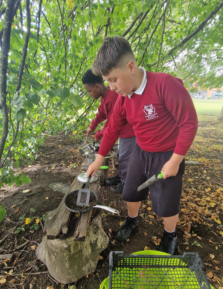 Yesterday, 6F had an amazing afternoon with Ruki in the Forest and their Forest School session. Hammocks, bugs, shelter building and friendship!