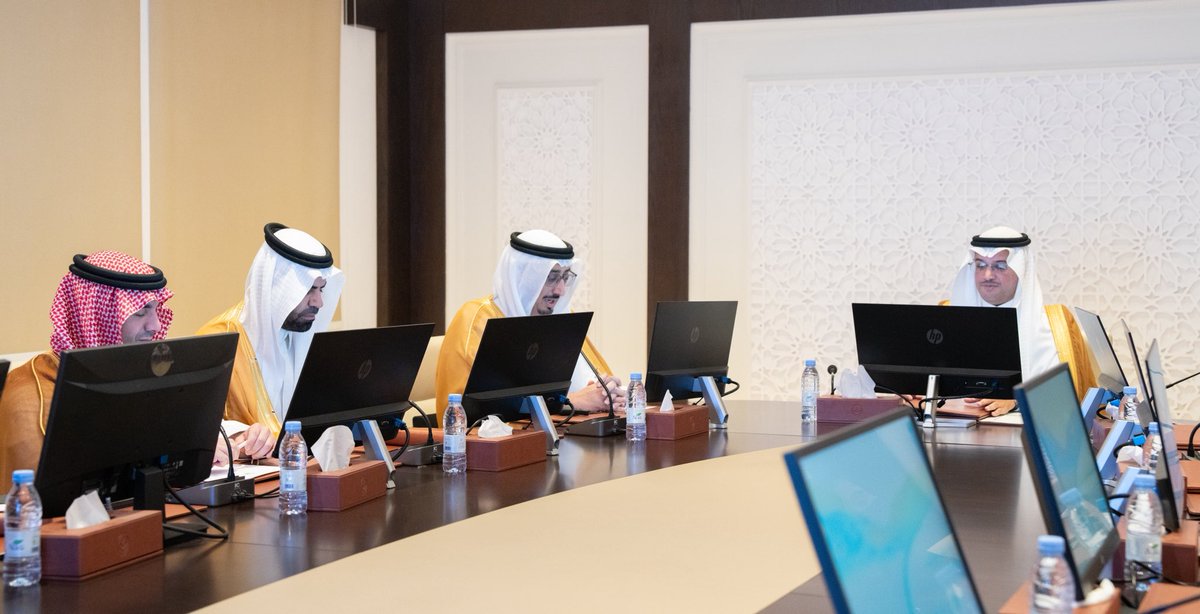 استقبل صاحب السمو الملكي الأمير #سعود_بن_طلال بن بدر محافظ #الأحساء ، بمكتب سموّه بمقر المحافظة ، اليوم " الاربعاء " ، وكيل الرئيس للشركات الإستراتيجية والمحتوى المحلي في الهيئة السعودية للمياه المهندس محمد بن عبدالرحمن آل الشيخ، يرافقه عددٌ من منسوبي الهيئة.

 واطلع سموّه على