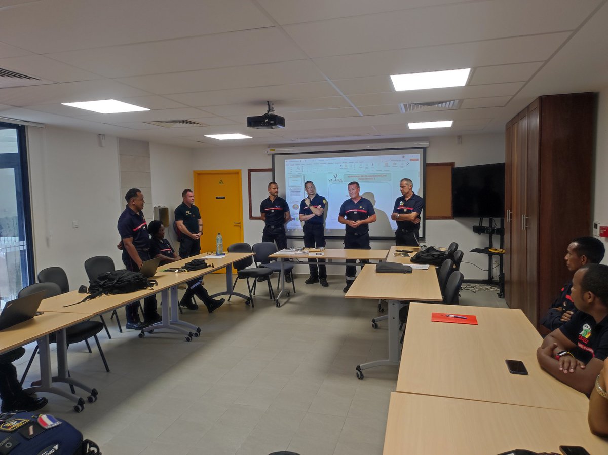 C'est parti, les 🧑‍🚒 <a href="/Sdis973/">SDIS973 Officiel</a> se forment au 🔥🌿🌴🌳#brulagedirigé avec les formateurs de <a href="/ECASCVALABRE/">ECASC</a>