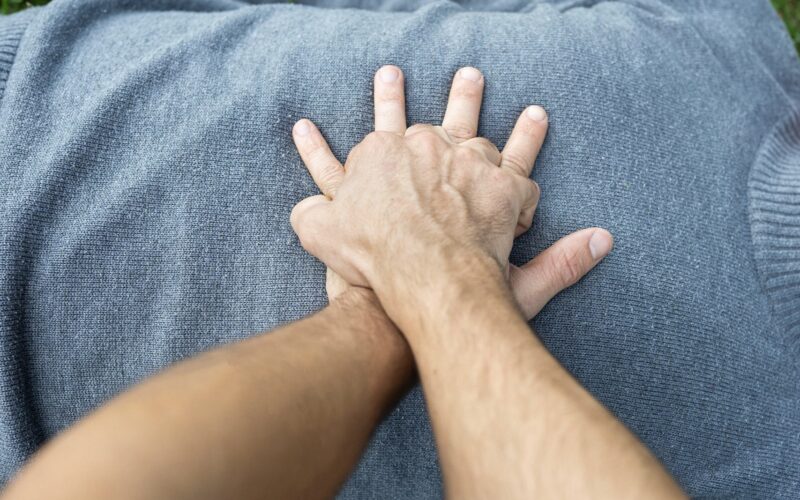 Scuole ricominciate ma ancora senza l’insegnamento della pratica di “Primo Soccorso” nei piani didattici. A puntare il dito sul mancato obbligo di insegnamento della pratica di azioni salvavita di primo soccorso è il presidente SIS 118 <a href="/BalzanelliMario/">Mario Balzanelli</a>

primapress.it/primo-soccorso…