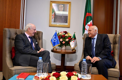PhDounia's tweet photo. 🇩🇿🇲🇦 Staffan de Mistura en visite à #Alger met les points sur les i : le Sahara est marocain et les grandes puissances, États-Unis en tête, soutiennent pleinement l’initiative d’autonomie, seule voie sérieuse et réaliste.

Agacé par l’attitude d’Alger, l’envoyé de l’ONU a dénoncé son rôle central dans la prolongation d’un « conflit artificiel » que la communauté internationale ne reconnaît plus.

Son rapport attendu en octobre au Conseil de sécurité pourrait marquer un tournant décisif et isoler davantage le régime algérien face à l’évidence.