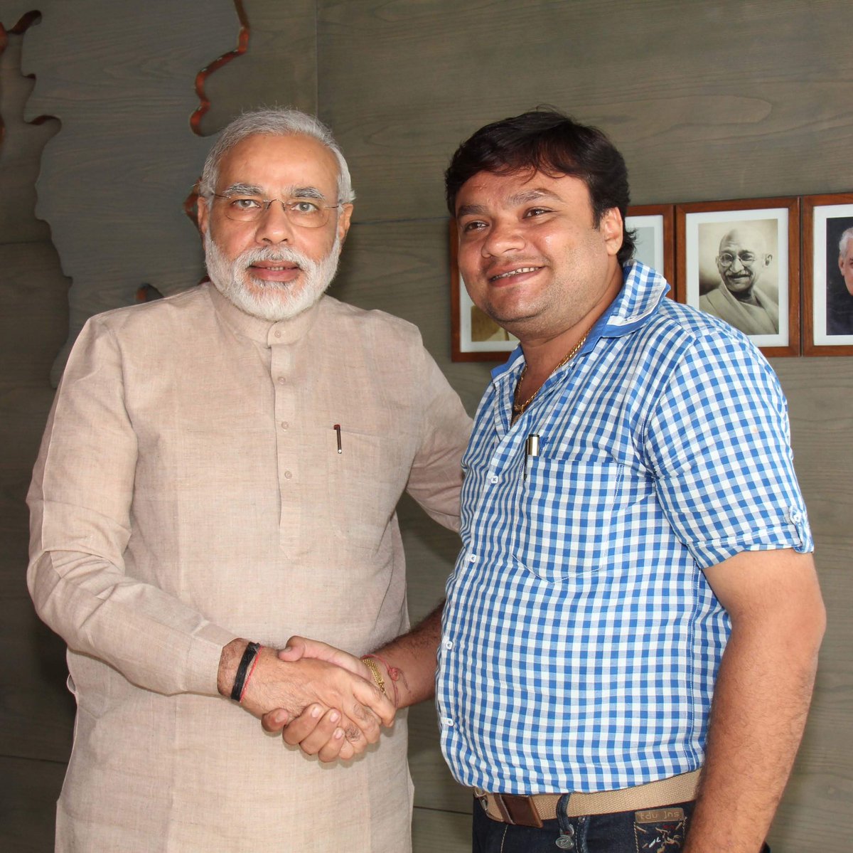 hiteshchotai's tweet photo. भारत को नई ऊँचाई तक ले जाने हेतु अनथक सेवाभाव से अपना क्षण-क्षण समर्पित करने वाले हमारे यशस्वी प्रधानमंत्री श्री @narendramodi जी को जन्मदिन की हार्दिक बधाई एवं शुभकामनाएं। राष्ट्रसेवा के लिए द्वारकाधीश से आपके उत्तम स्वास्थ्य एवं दीर्घायु की कामना करता हूँ। #HappyBdayPMModi https://t.co/Gsh9hMbPR1