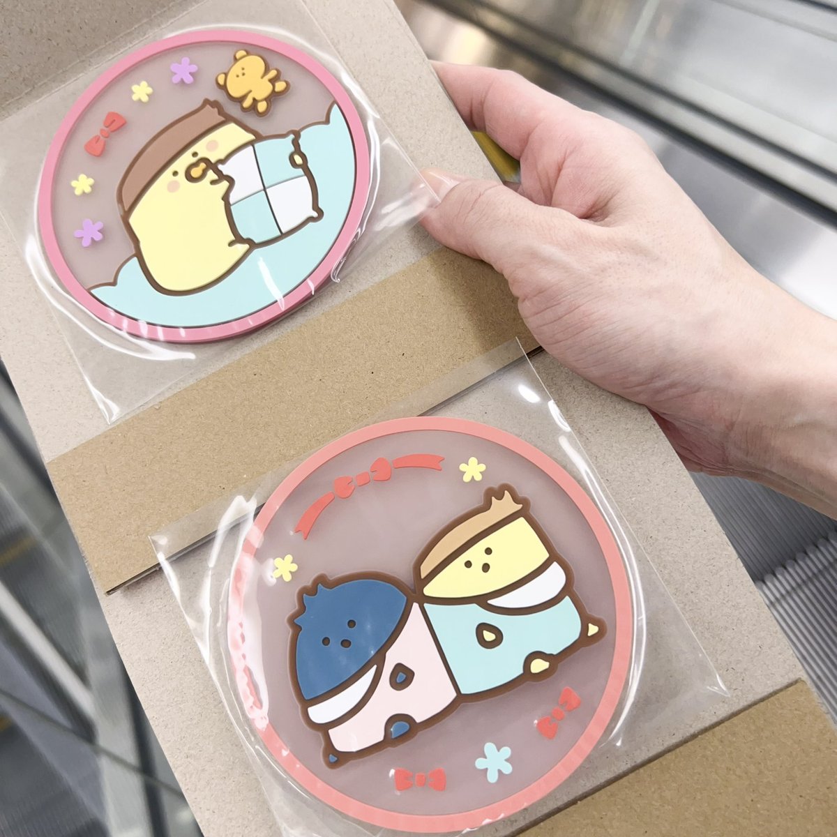 フラットガシャポン
やっときたー❣️
初めてやったのですが、どこから出てくるかわからず🥹
回してからしばらくカプセル出口を眺めちゃいました🥹

1回と思ったのに、ついつい2回😅
今回はプリンさん🍮コンプでした〜
なもさんピンク着てるの可愛い♡

バブみは本当に可愛いなぁ🍼