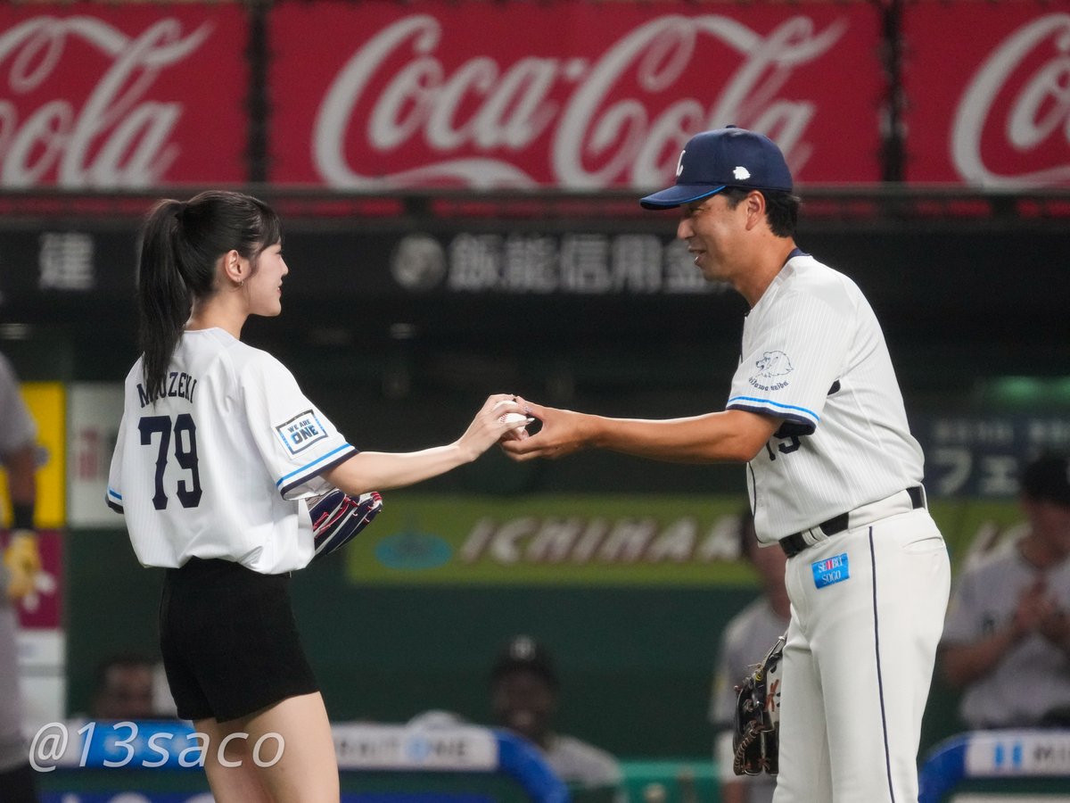 9/17 #イースタン・リーグ
西武-巨人 ＠ベルーナドーム
小関監督の娘、 #小関舞 さんによる始球式。
キャッチャーは #小関竜也 さん、バッターは #長野久義 さん！
#seibulions
#lionsfarm
#giants