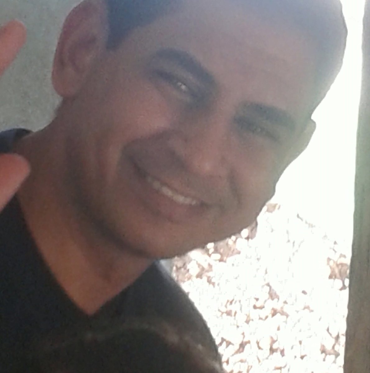 يومان وأكمل عامي ال ٤٦، يمضي العمر ويمضي معه كل ما ظنناه أبدياً، كنا نعيش على وهم جملة: (هذا الوقت سيمضي) حتى أدركنا متأخرين أن ما كان يمضي لم يكن الوقت بل كان العمر، فاللهم حسن الختام