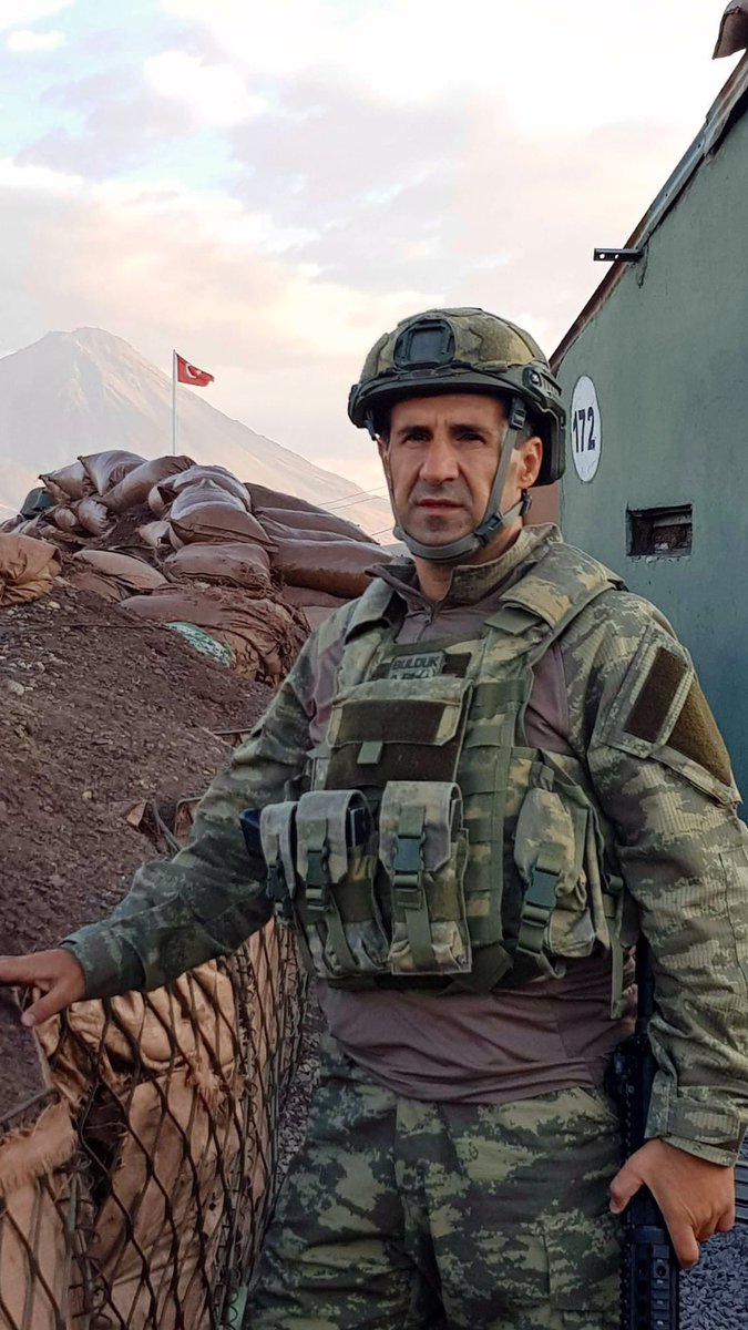 Orkun Özeller hayatını Türk milletinin varlığına ve birliğine adamış şerefli bir Türk subayıdır.

#OrkunÖzellerYalnızDeğildir