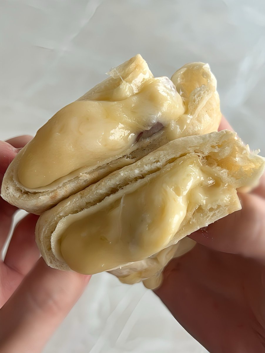 芋好きダイエッターは全員ファミマのこれを食べるのです。ごろっごろのお芋ととろっとろにとろけたチーズが合わんわけないのよ……そして229kcal・脂質5.2gカロリー脂質ともに大優勝です