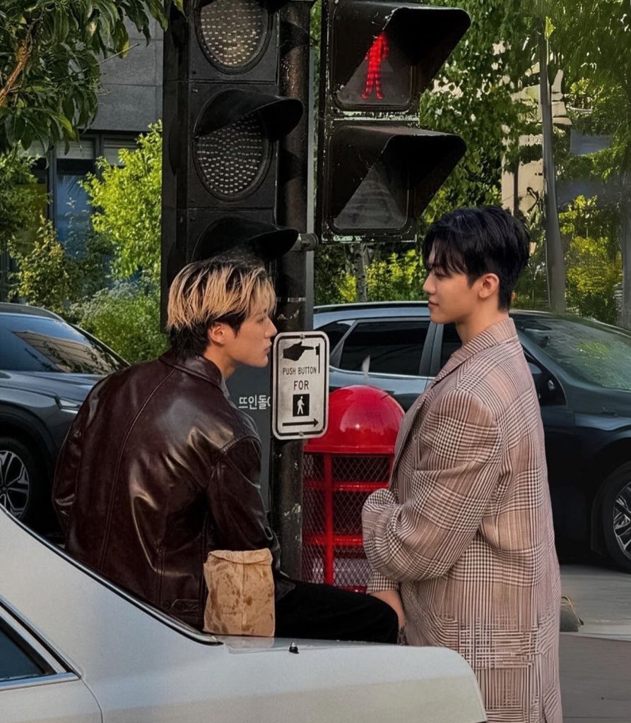 myul42's tweet photo. 나인줄 어떠케 알아써.
                      재노야 네 머리색을 봐 못 알아볼 수가 있나
아. https://t.co/m22F70Tlzw