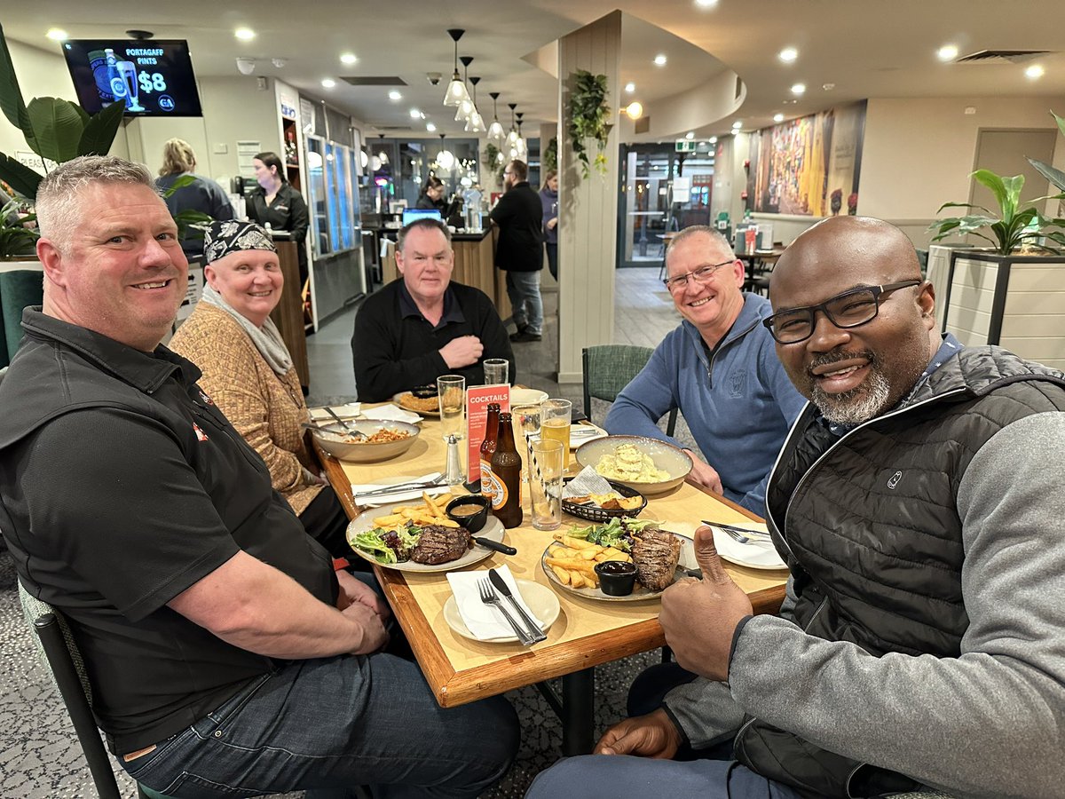 Drugoben's tweet photo. Dinner in Freeling SA. The meal was great, but the company made it unforgettable. 👏🍷 https://t.co/PcHwyW8DAf
