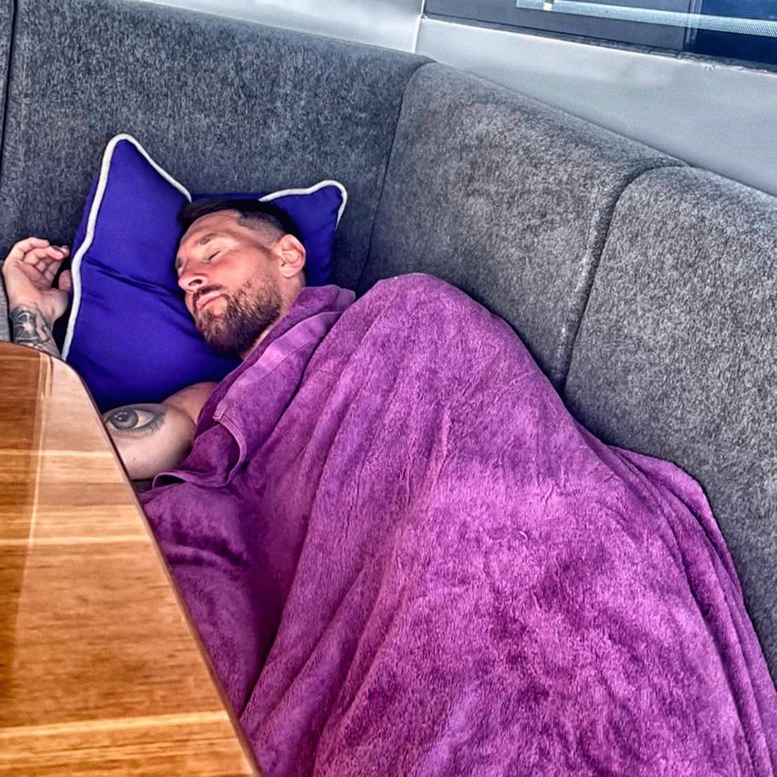 MISH (@cfc_rexi) on Twitter photo United fans on Champions league nights: United fans on Champions league nights: