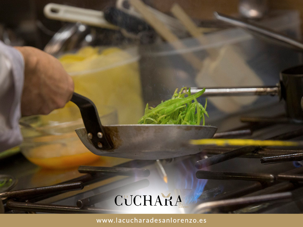 En La Cuchara, cocinamos como sentimos: con respeto por el producto y compromiso con cada mesa. Aquí, cada plato habla por nosotros. Te esperamos.

☎️ Llámanos al 𝟗𝟓𝟕 𝟒𝟕𝟕 𝟖𝟓𝟎 y que no te lo cuenten.

📍 C/ Arroyo de San Lorenzo, 2. Córdoba. España.