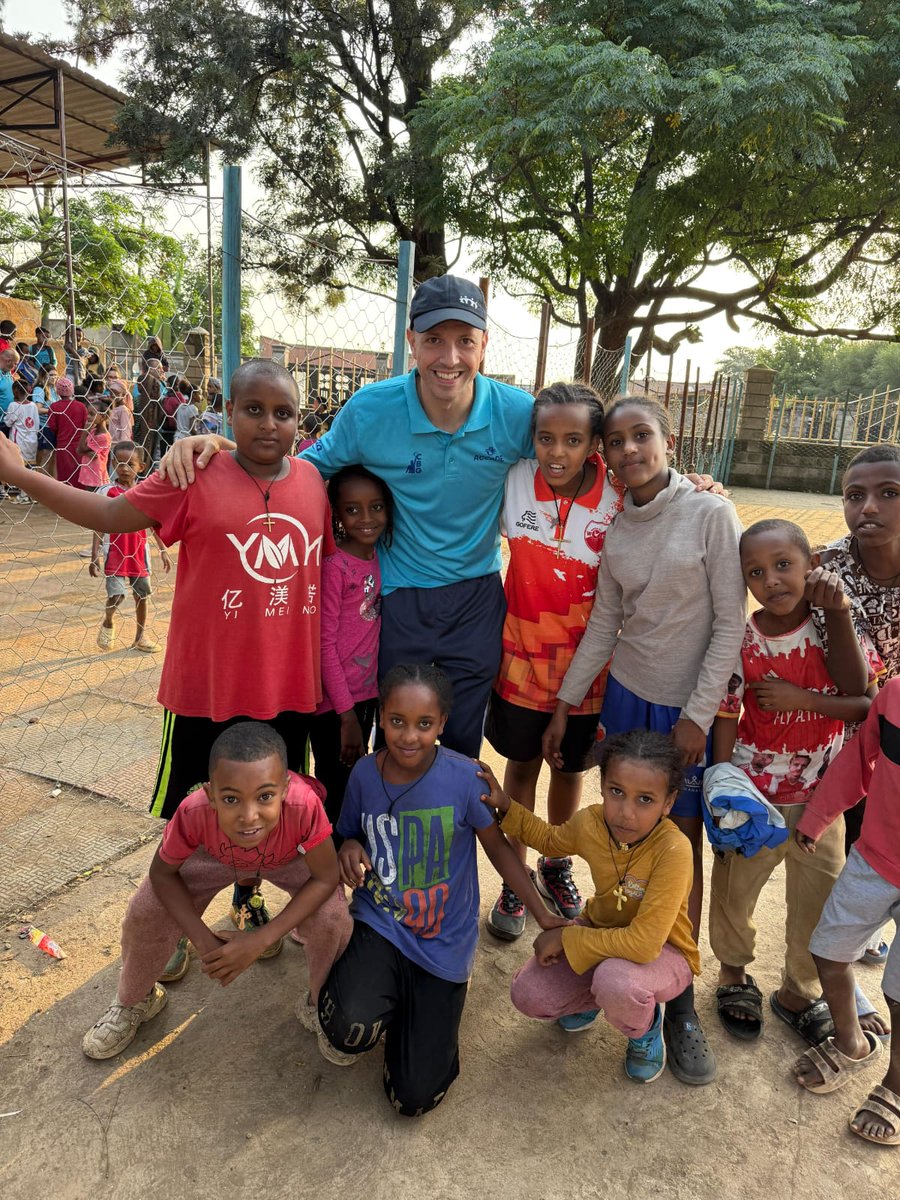 📻A las 15:20h

🎙️Bota de bronce con <a href="/SergioTiscar/">Sergio Tíscar Ronda</a> 

🧐Joan Tur nos cuenta la última hora de la <a href="/ibizaud/">UD Ibiza 🩵</a> 

⚽️Entrevista con <a href="/jtovaret/">Tovar</a> goleador del <a href="/atleticbalears/">Atlético Baleares</a> 

🏀"Playmaker" con <a href="/Rafa_GelCre/">Rafel Gelabert 🏴‍☠️🏴‍☠️</a> 

🎙️ Joan Martínez, del Sant Lluís. nos cuenta su experiencia junto a una ONG  en 🇪🇹