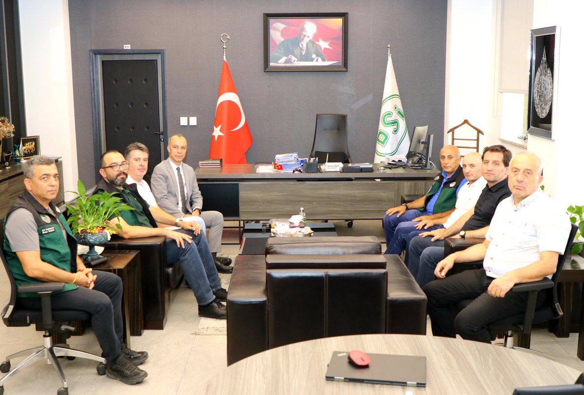 DSİ Genel Müdürlüğü Arazi Toplulaştırma ve Tarla İçi Geliştirme Hizmetleri Dairesi Başkanı Sn. Sinan Demirbaş, DSİ 2. Bölge Müdürümüz Hüseyin Koray Bilgi'yi makamında ziyaret etti.