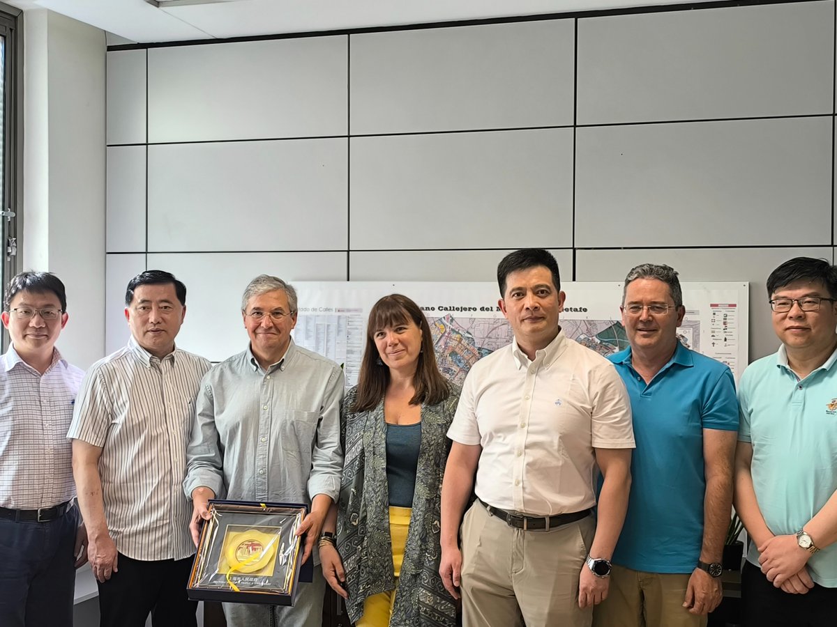 Getafe Informaciones:Una delegación del Ayuntamiento Shanghái visita el Ayuntamiento de Getafe #Getafe. pulidoruiz.blogspot.com/2025/09/una-de…