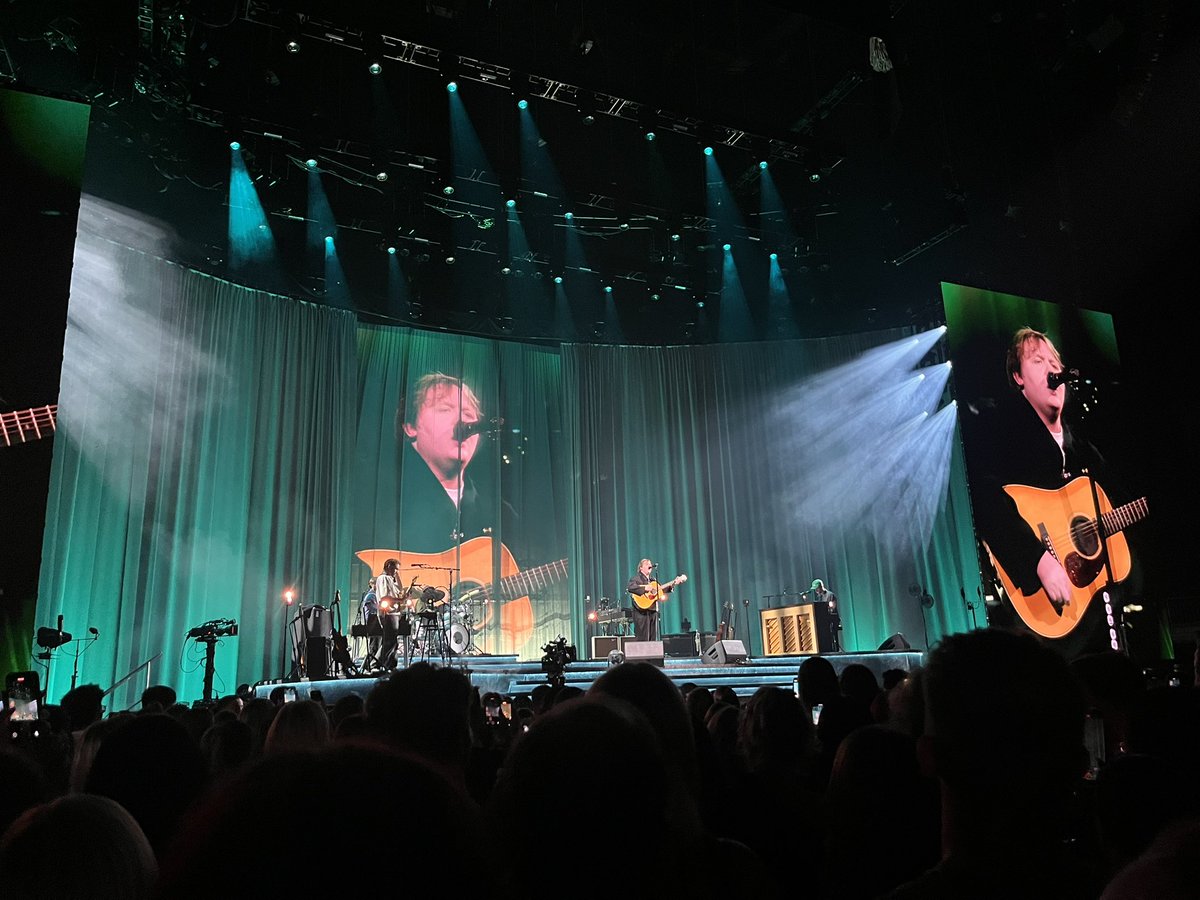 AliceBurke98's tweet photo. The way I sobbed when the curtains went up and saw @LewisCapaldi 😭what a performance. He’s back 🤍 https://t.co/MYshU5q2EG