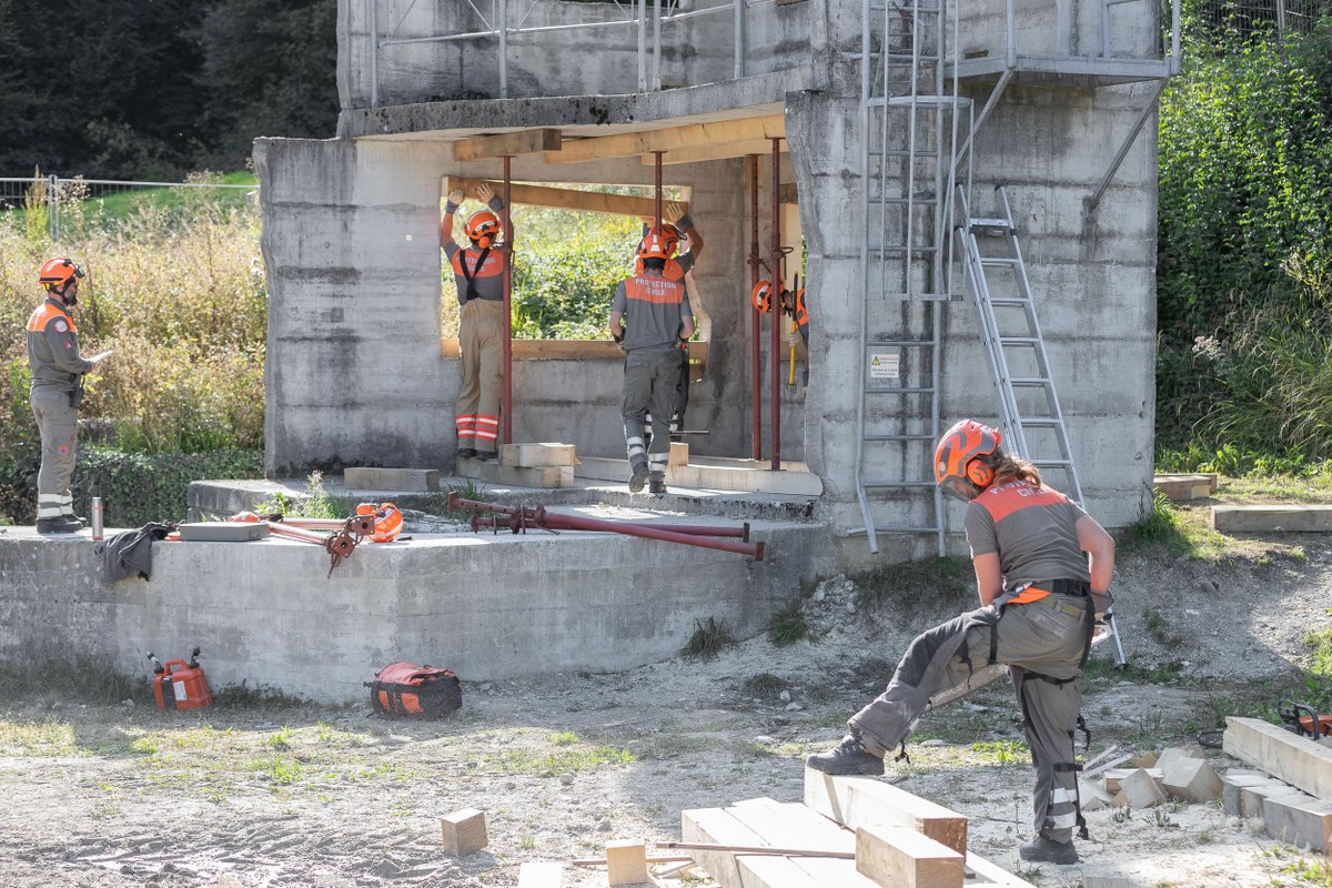 PCiVD's tweet image. 🔸École de formation de base🔸

Pendant leur deuxième semaine au Centre cantonal d'instruction, les nouveaux astreints rejoignent la filière qui leur a été attribuée.

Finalement, toutes les compétences acquises sont testées lors d'un exercice grandeur nature.

📸 Jérémy Tacheron