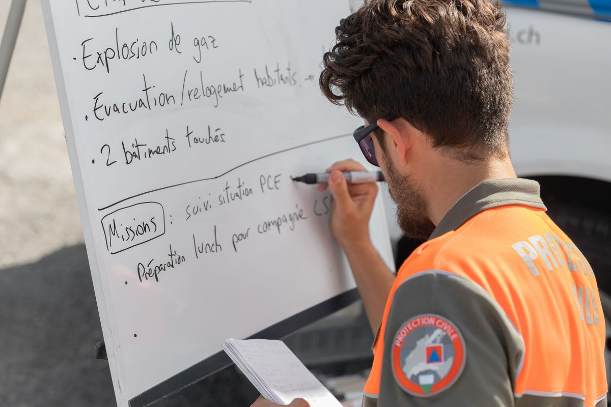 PCiVD's tweet image. 🔸École de formation de base🔸

Pendant leur deuxième semaine au Centre cantonal d'instruction, les nouveaux astreints rejoignent la filière qui leur a été attribuée.

Finalement, toutes les compétences acquises sont testées lors d'un exercice grandeur nature.

📸 Jérémy Tacheron