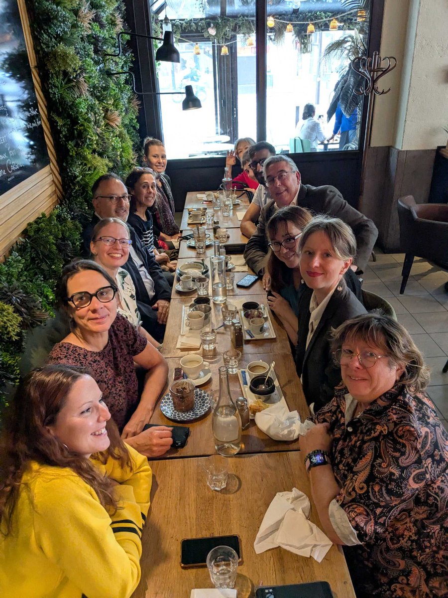 Pedagogical innovation at <a href="/ABG_Asso/">ABG</a> !

Under President  <a href="/jeanlucbeylat/">jean-luc beylat</a> and Chantal Vernis' leadership, our team explores AFEST to revolutionize PhD support.
Training history (Thao Lang) ✅
Modern methods (Dr Dominika Foretek) ✅
Reinforced partnerships ✅

#Innovation #Training