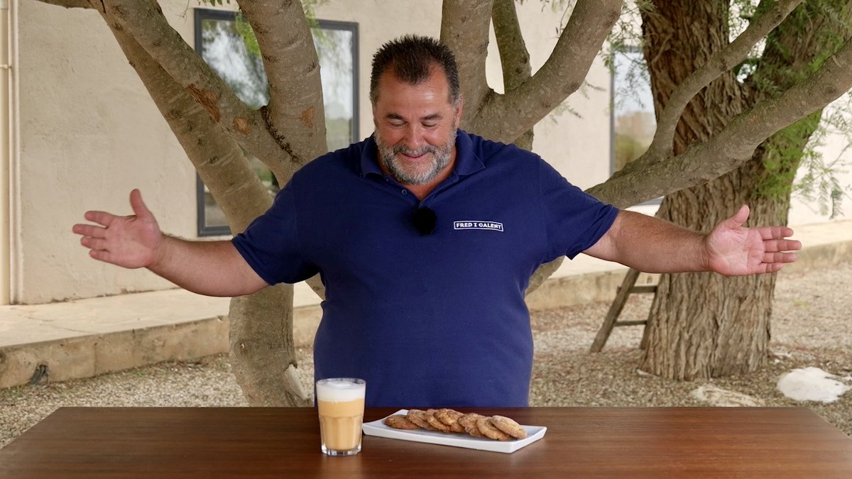 MiquelCalent's tweet image. Avui a #FrediCalentIB3 raviolis de carn i xampinyons, arròs sec amb molls i ous de guàtlera, rellom amb salsa de cervesa, ensalada russa amb pilotes, cremadillos, espirals de formatge crema i batut de papaia… 🍎🥯🍳🍔🐟🥩🍲🧁🍪👨‍🍳🎊🎉