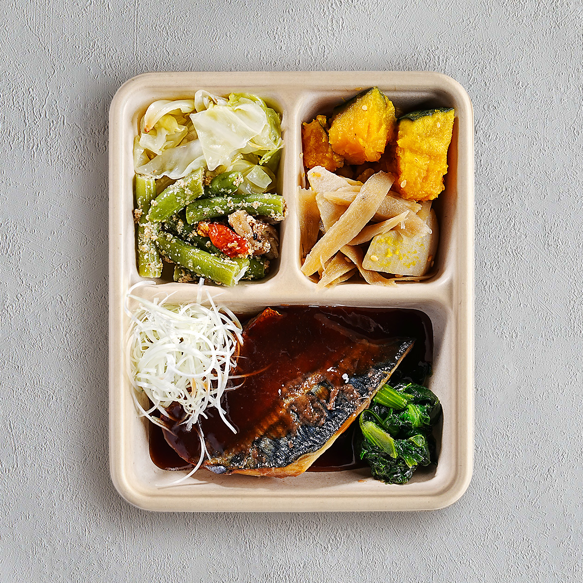 Delipicks_jp's tweet photo. ＼NEW MENU／   
👨‍🍳フレンチシェフの秋サバの味噌煮
 -------------------   
特製赤味噌たれでじっくり漬け込んだサバはオーブンでふっくらを火入れしました。かけたれは丁寧に煮詰めることで旨味を凝縮させ、赤ワインを加えることで風味のアクセントを。　#DELIPICKS #デリピックス #冷凍宅配食 https://t.co/jyCpcsB7pv