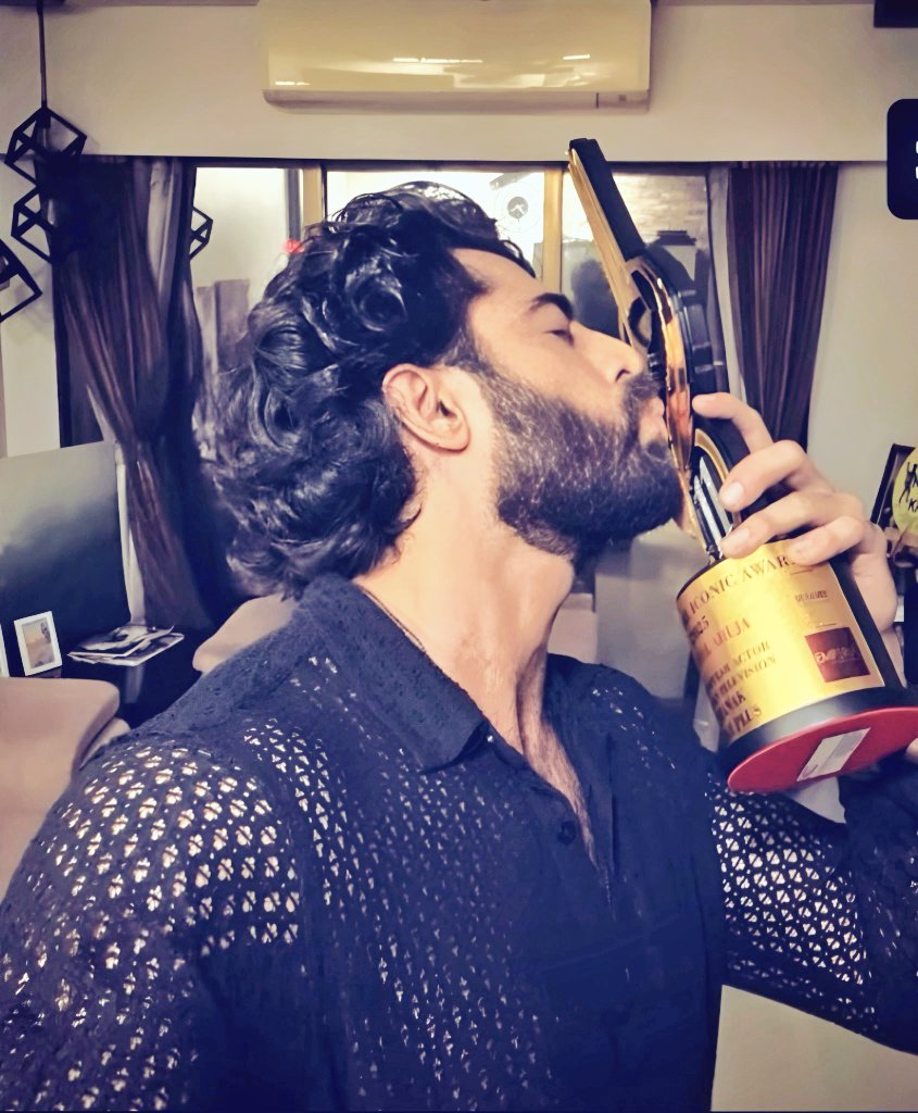 KrusHi32's tweet photo. “Our pride, our star 🏆✨ Krushal shines as the ‘Most Popular Actor’. Even with Jhanak’s cheap script, his talent and charm conquered every heart ❤️🔥 This award is all about love, passion and dedication!”
Congratulations hero 👏 Many more to come 🤞 🌟
#krushal #krushalAhuja https://t.co/q3p10hVR9z