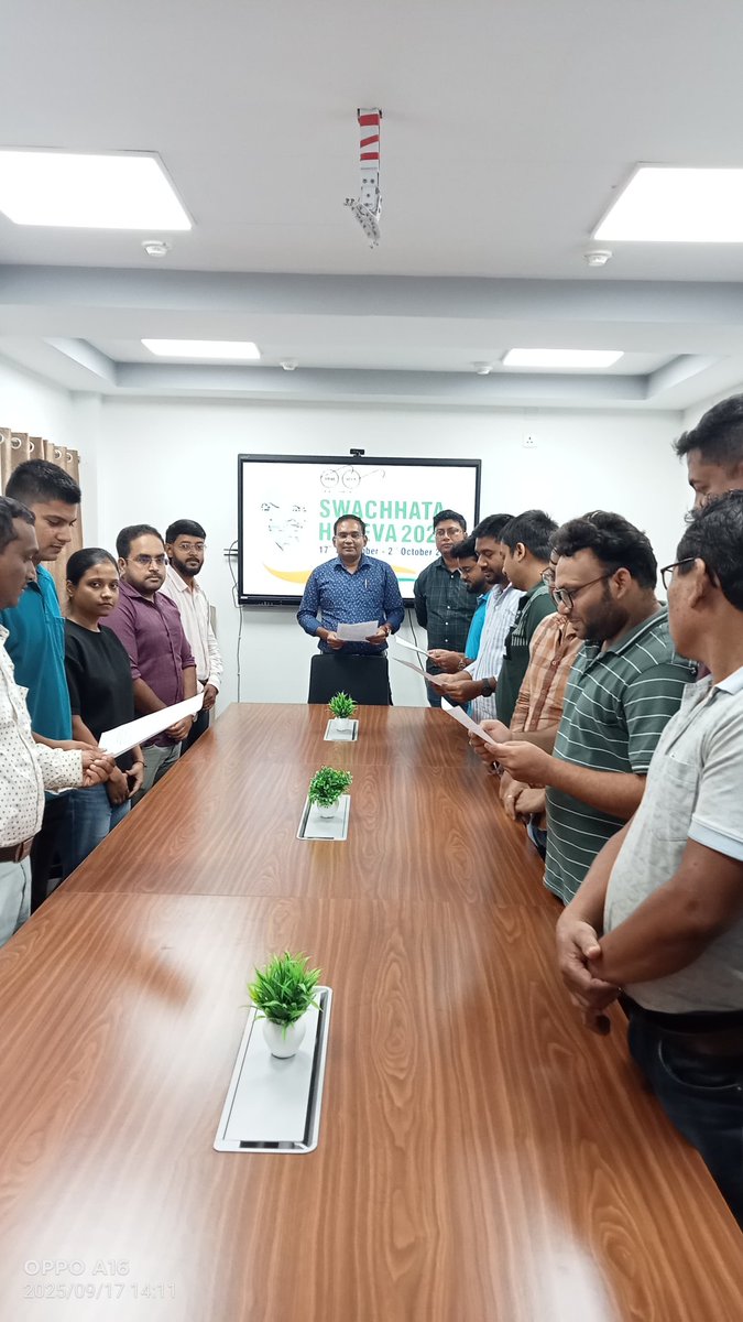 भारतीय खाद्य निगम, मण्डल कार्यालय, अगरतला में दिनांक 17.09.2025 को स्वच्छता शपथ ली गई। अधिकारियों व कर्मचारियों ने उत्साहपूर्वक भाग लेते हुए मिलकर स्वच्छ और स्वस्थ भारत के निर्माण का संकल्प लिया।
#स्वच्छताही सेवा #एफसीआई #स्वच्छताोत्सव

<a href="/FCI_India/">Food Corporation of India</a>