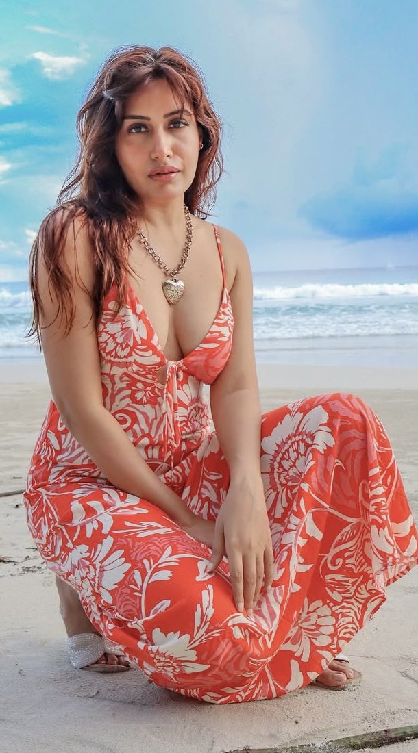 indisabers's tweet image. Surbhi Chandna raising the temperature 🥵🥵