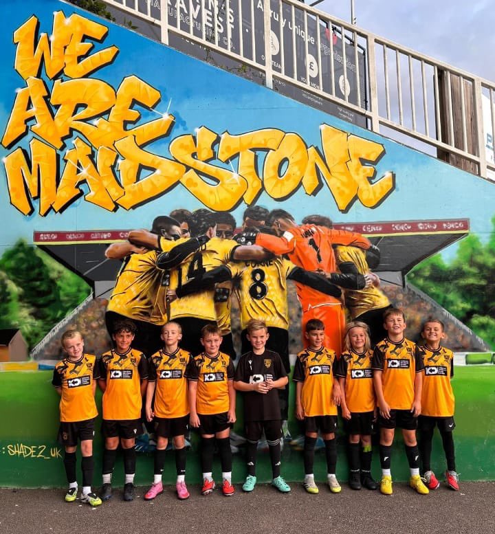 Our 2025/26 <a href="/maidstoneunited/">Maidstone United</a> U9 Black squad trained last night ahead of their fixture vs Roseacre this weekend - good luck for the game boys 🟡⚫️