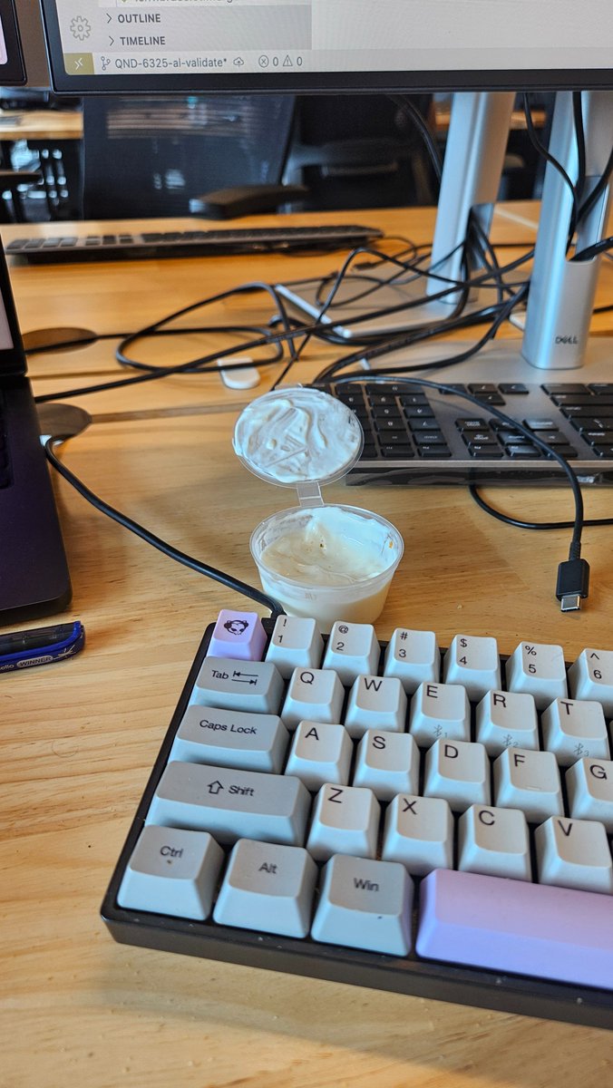kumar_abhijeet3's tweet image. People bring their frenchpress to office, I bring a sour cream dip.