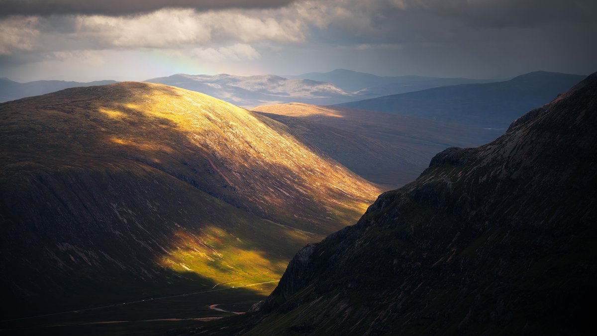 Light over Beinn a' Chrùlaiste, Glen Coe #Scotland #GlenCoe #Lochaber #Highlands damianshields.com