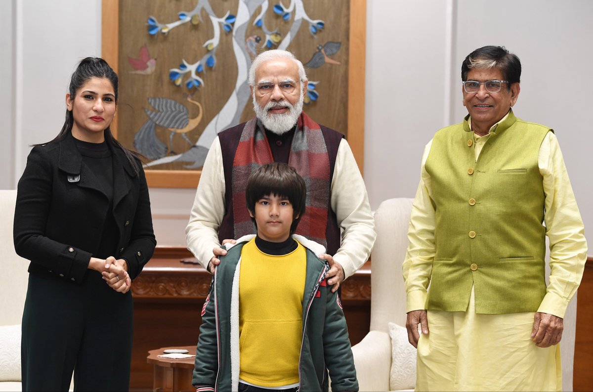 RubikaLiyaquat's tweet photo. सालगिरह मुबारक प्रधानमंत्री @narendramodi जी 😇
अल्लाह की ख़ास रहमत है आप पर और दुआ है कि ये दिन दुगनी-रात चौगुनी बढ़ती जाए ताकि आप देश को बुलंदियों तक पहुँचाएँ… दुआ है कि आप सेहतमंद रहें और इसी ऊर्जा से देश को तरक़्क़ी की राह पर ले जाएँ। आमीन 🤲🏻 https://t.co/btr1bdzBwY