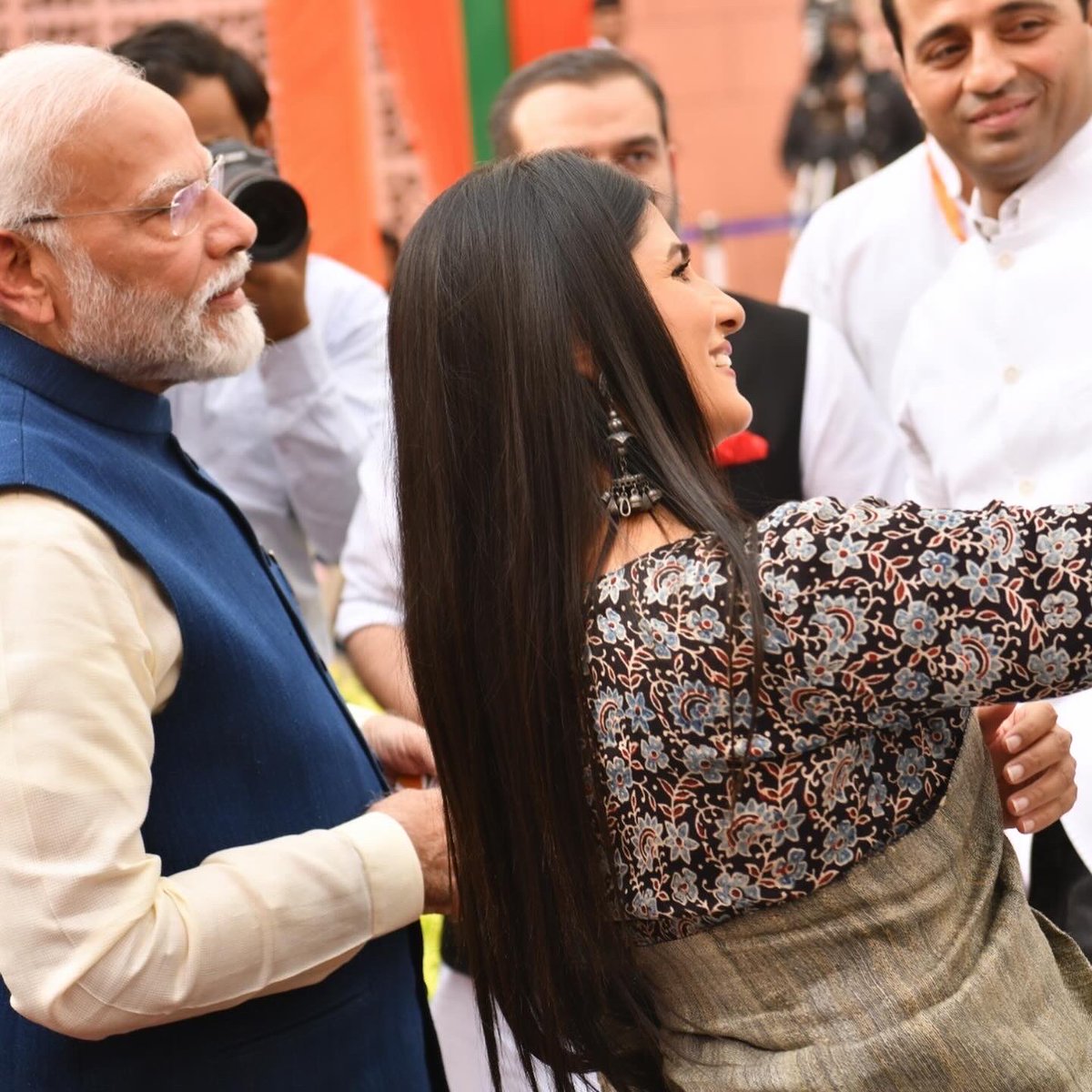 RubikaLiyaquat's tweet photo. सालगिरह मुबारक प्रधानमंत्री @narendramodi जी 😇
अल्लाह की ख़ास रहमत है आप पर और दुआ है कि ये दिन दुगनी-रात चौगुनी बढ़ती जाए ताकि आप देश को बुलंदियों तक पहुँचाएँ… दुआ है कि आप सेहतमंद रहें और इसी ऊर्जा से देश को तरक़्क़ी की राह पर ले जाएँ। आमीन 🤲🏻 https://t.co/btr1bdzBwY
