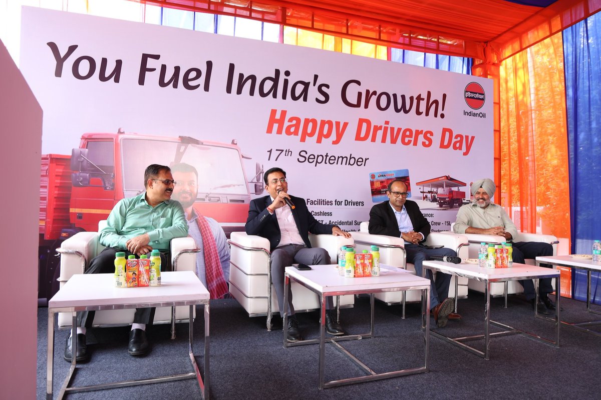 ioclpunjab's tweet photo. @ioclpunjab Celebrated #DriversDay at M/s Petro Junction in presence ED&SH, PSO. 🚛
Felicitation of drivers & customer attendants
Health & eye checkup camps
Distribution of highway kits
XTRAPOWER card enrolments
Saluting our drivers’ grit & dedication! 💪
@IndianOilcl https://t.co/2a9LRGyjBZ