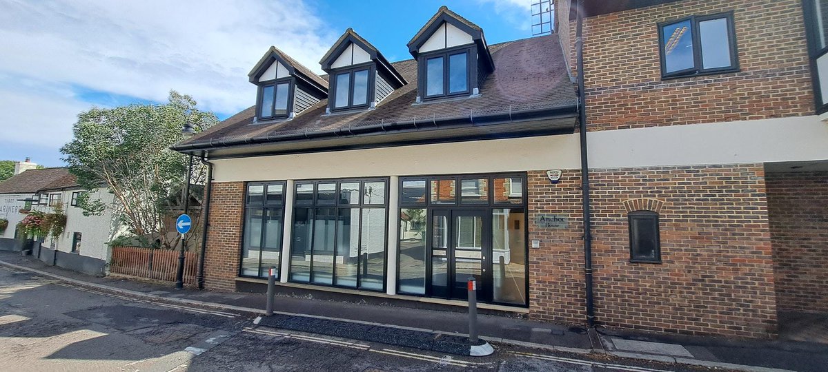 Now Available: Anchor House (Ground Floor). Up to 719 sq ft. #Bagshot #ToLet #Office #CurchodCo search.curchodandco.com/properties/328…