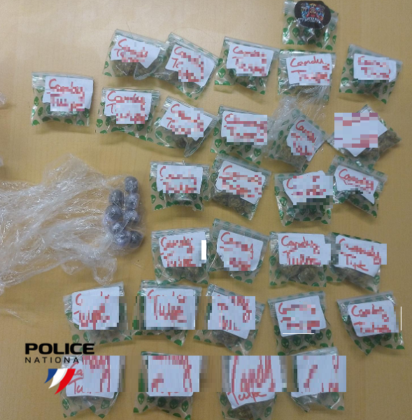 #ContreLeNarcotrafic | Nos👮‍♂️ luttent au quotidien contre les trafiquants et les consommateurs de stupéfiants, qui dégradent la qualité de vie des riverains. Lors de contrôles menés dans les immeubles des quartiers nord de #Nantes, ils ont saisi plusieurs sachets de cannabis.